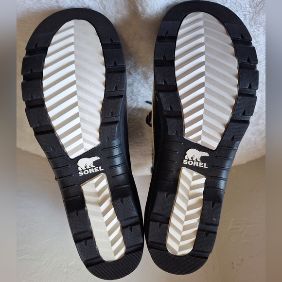 Women's Sorel Tivoli Black Winter Boots with Fur Trim Size 10. - Picture 4 of 6